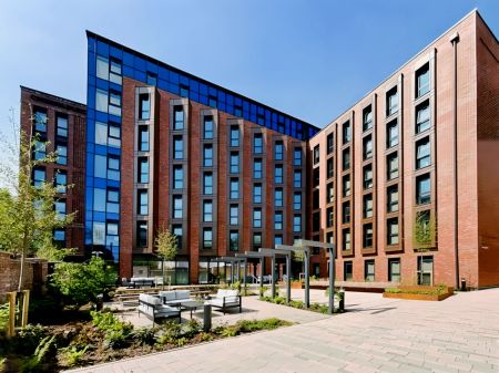 Diamond Studio with Courtyard - Photo 2