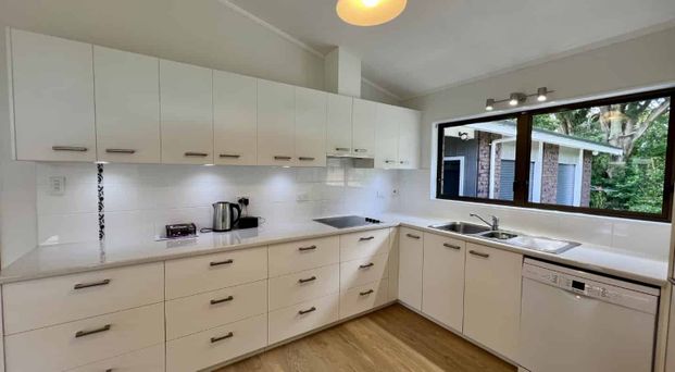 Stunning Summer Sanctuary - Photo 1