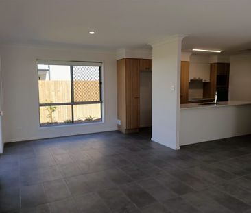 Stylish Family Home in a Peaceful Cul-de-Sac! - Photo 2