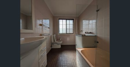 Two bedrooms split-level house - Photo 2