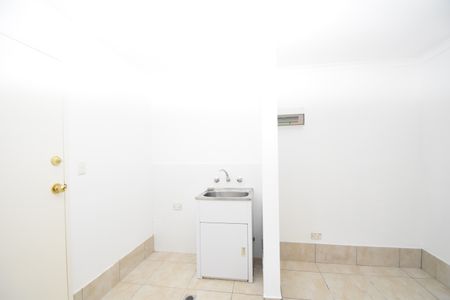 Family Home with a Pool - Photo 5