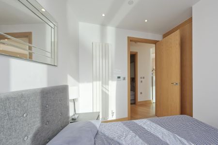 Arena Tower, Crossharbour Plaza, London E14 - Photo 4