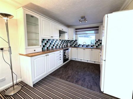 3 bedroom detached house to rent - Photo 2