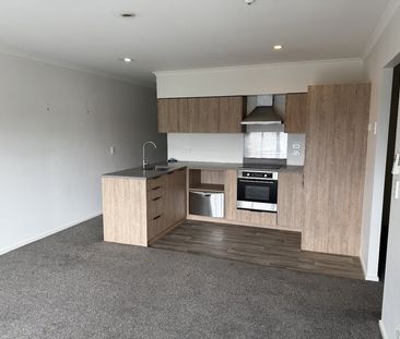 Inner City Apartment – Secure Carpark - Photo 6