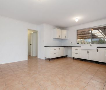 Spacious Living on Wyton - Photo 4