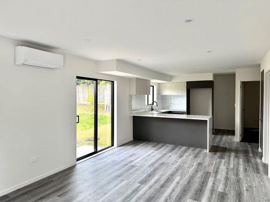 17B Martin Place, Kelston, Auckland - Photo 1