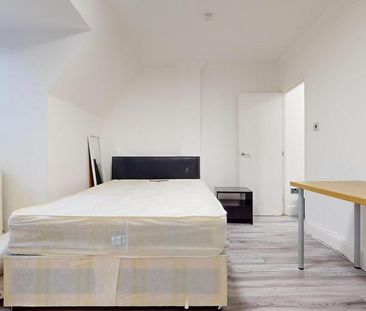 3 bedroom flat to rent - Photo 6