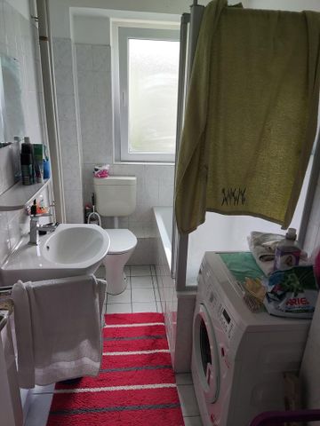 <h1 class="md:text-xl md:leading-6 mt-4 md:mt-10 lg:mb-6 mb-3 text-primary-500 font-semibold text-base leading-5"> Wohnung in Nürnberg </h1> - Photo 5