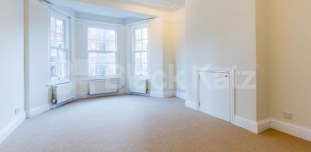 3 Bedroom, 2 bath, 1 reception Flat - Photo 3