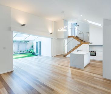 Iconic Award winning 4 bdrm Family Home of Style and Quality Crafts... - Photo 3