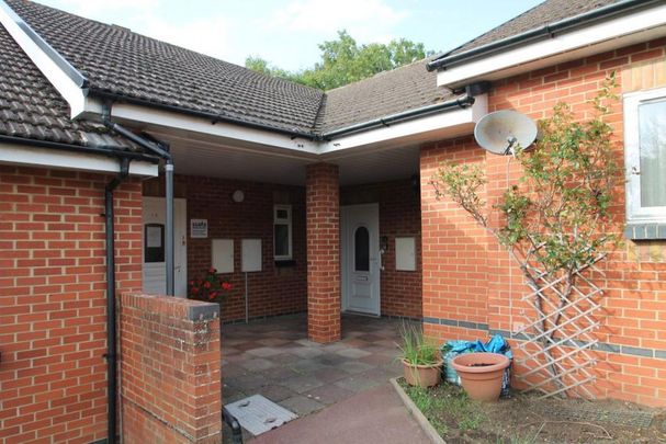 1 bedroom bungalow to rent - Photo 1