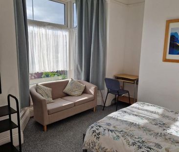 4 bedroom terraced house to rent - Photo 5