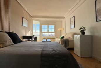 Calle de Tribaldos, Madrid, Community of Madrid 28043