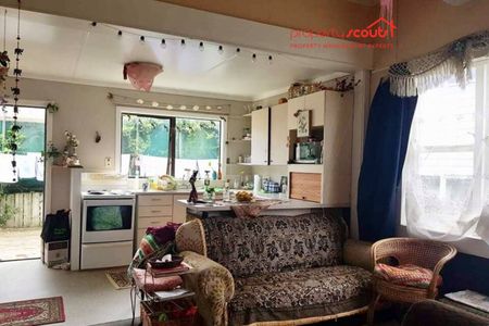 Cozy on Courtenay - Photo 3