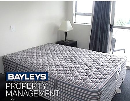 Ensuite Room in walking distance of Gardens - Photo 2