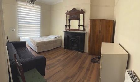 House share to rent - Photo 3