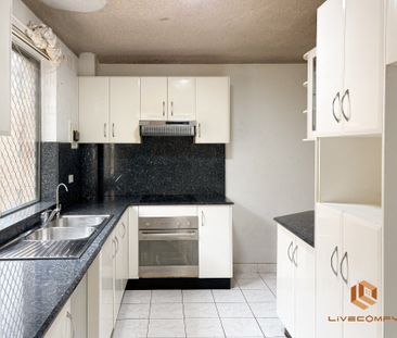 Strathfield - Photo 6