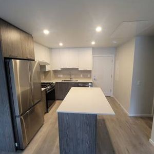 Ground Floor 2 Bed / 2 Bath / 2 Parking Brand New Unit! - Photo 2