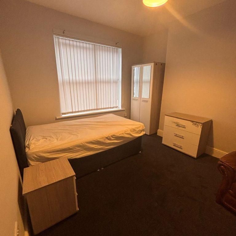 1 bedroom in a house share to rent - Photo 1