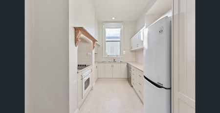 Classic Family Home - Photo 5