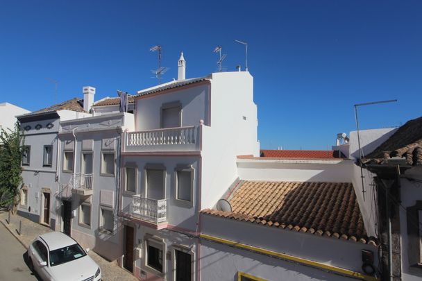 Apartamento T3 disponível para arrendamento, com localização muito central na cidade de Tavira. - Photo 1