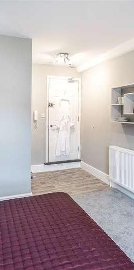 Flat E, St. Michaels Road, Aldershot, Hampshire, GU12 - Photo 1