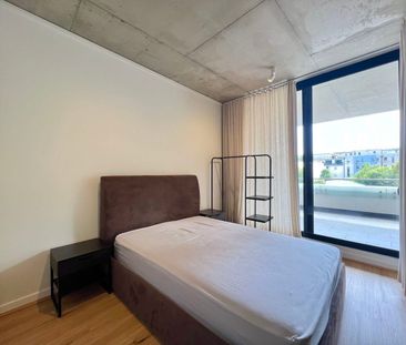 Contemporary living and convenience in acclaimed complex - Photo 3