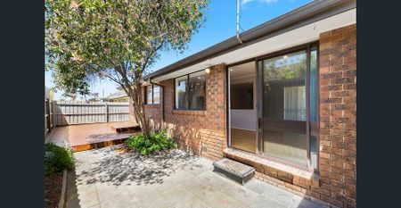 Spacious 2 Bedroom Home with Fabulous Outdoor Area! - Photo 2