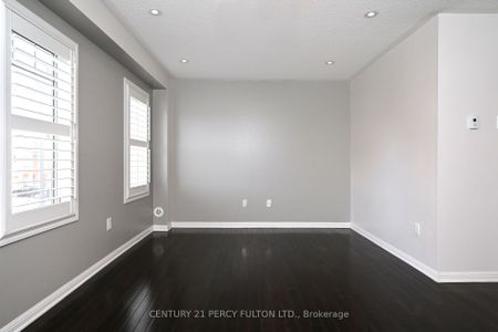 Townhouse For Lease | W8145100 - Photo 3