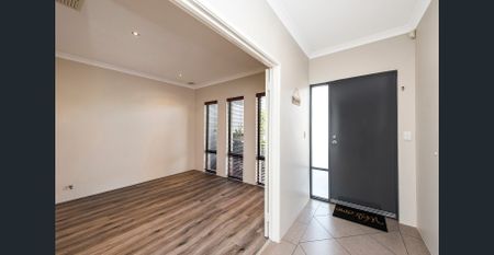 Modern family living - Photo 3