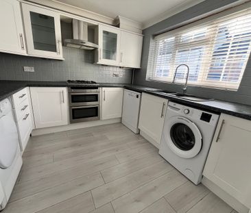 Coach Mews, Billericay - Photo 6