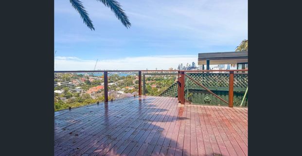Front-Row Fireworks & Harbour Bridge Views | Newly Renovated 5-Bed Residence - Photo 1