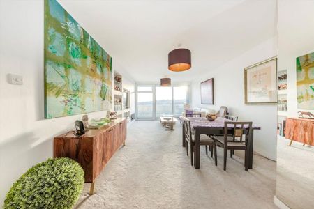 3 bedroom flat to rent - Photo 2