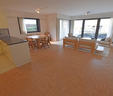 Ongemeubeld hoekappartement in hartje Zoute nabij het Albertplein - Photo 2