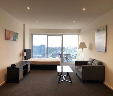 STYLISH STUDIO APARTMENT BOASTING CONVENIENCE - Photo 2