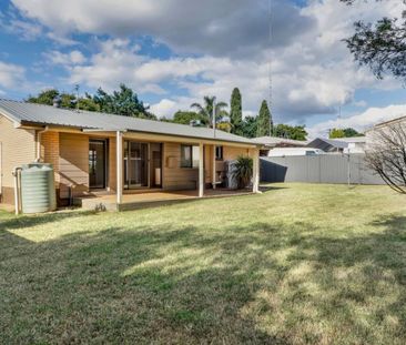 Beautiful brick home in Centenary Heights - Photo 3