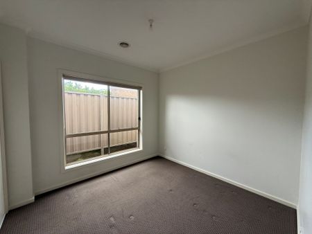 Please contact catie@sweeneyea.com.au for private inspections. - Photo 5