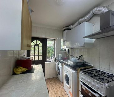 Hoylake Road, East Acton, London, W3 7NP - Photo 1