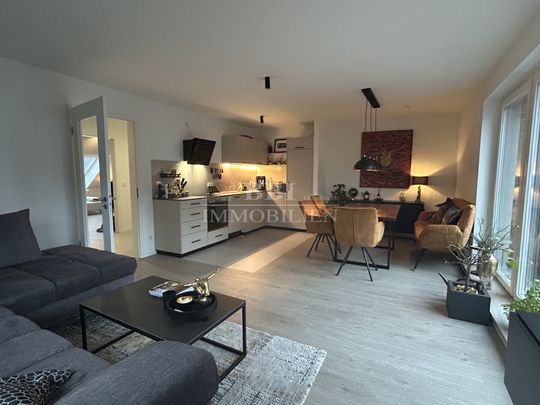 Tolle, neuwertige 4-Zimmer-Wohnung über 2 Ebenen mit Balkon sowie 2 Carportstellplätzen - Foto 1