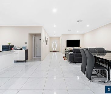 Spacious Family Living with Theatre, Games Room & Solar - Photo 2