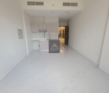 Spacious Studio at prime location - Photo 2