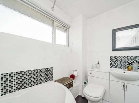 3 bedroom House To Let Total Size: 1140 SQ FT - Photo 4