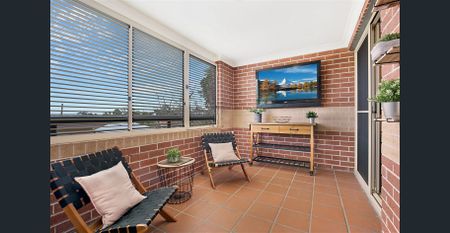 Modern Apartment in Quiet, Elevated Complex - Photo 3