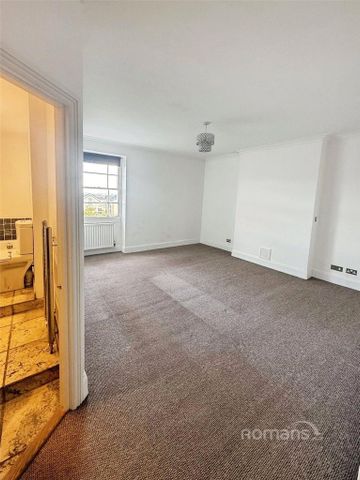 3 bedroom flat to rent - Photo 2