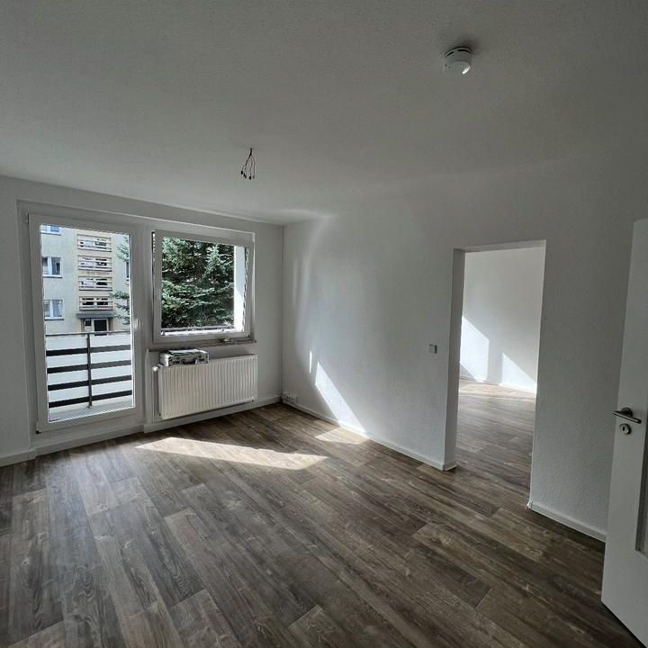 Einziehen & Wohlfühlen: schöne 2- Raumwohnung mit Balkon im EG - Photo 1