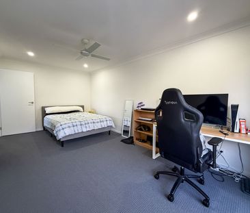 Modern Tanilba Bay townhouse in central location - Photo 3
