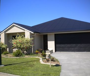 4 BEDROOM FAMILY HOME IN BLACKS BEACH - Photo 2