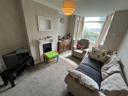 3 bedroom semi-detached house to rent - Photo 2