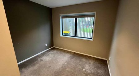 Downstairs Two Bedroom unit with plenty of space - Photo 3