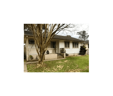 Conveniently Located Three Bedroom Home - Photo 4